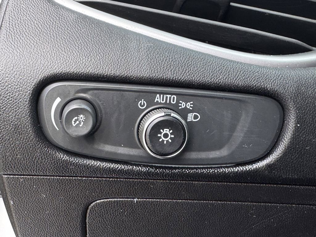 Used 2021 Chevrolet Malibu LS FWD image 20