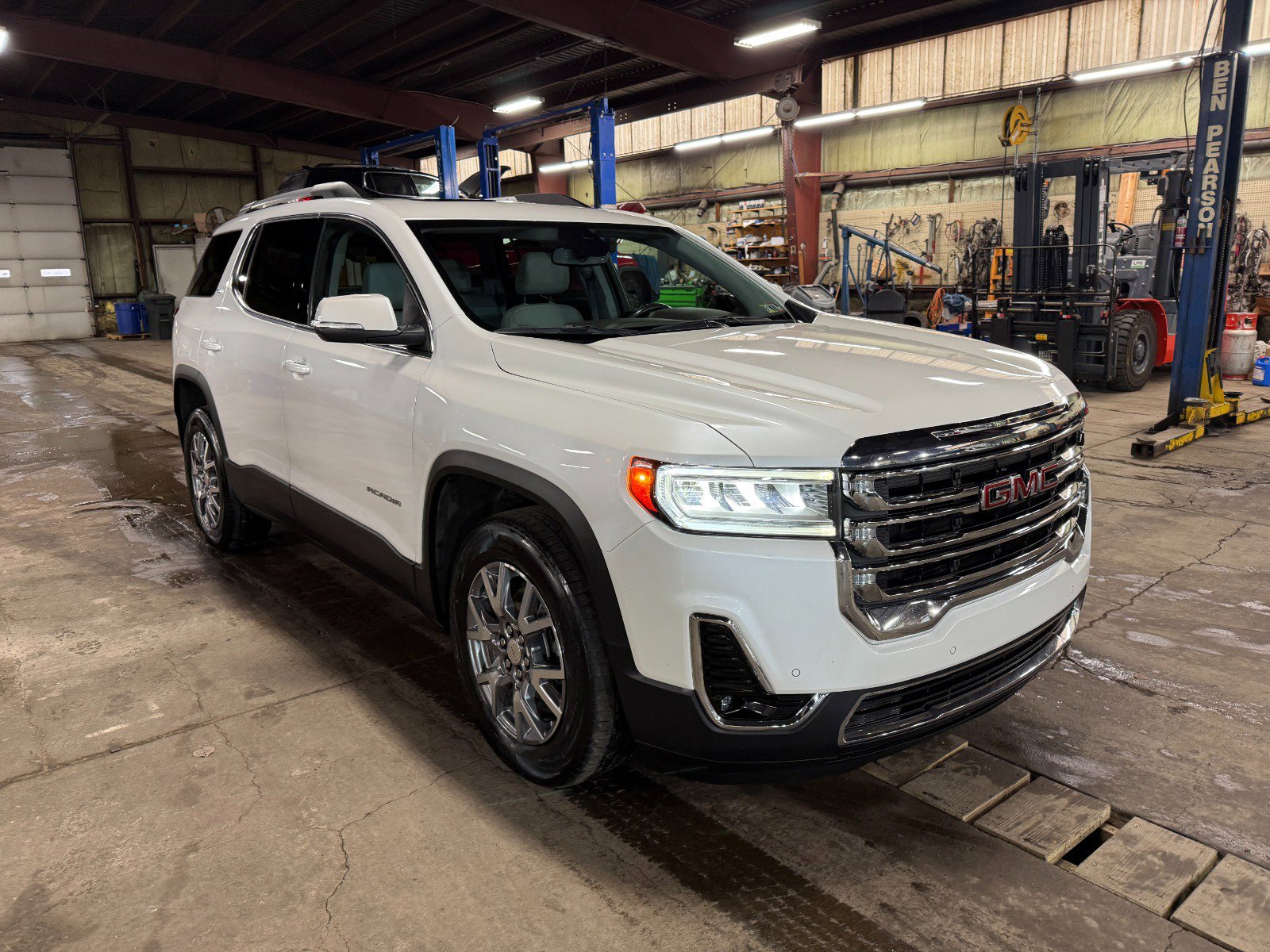 Used 2022 GMC Acadia SLT w/ LPO, Floor Liner Package image 7