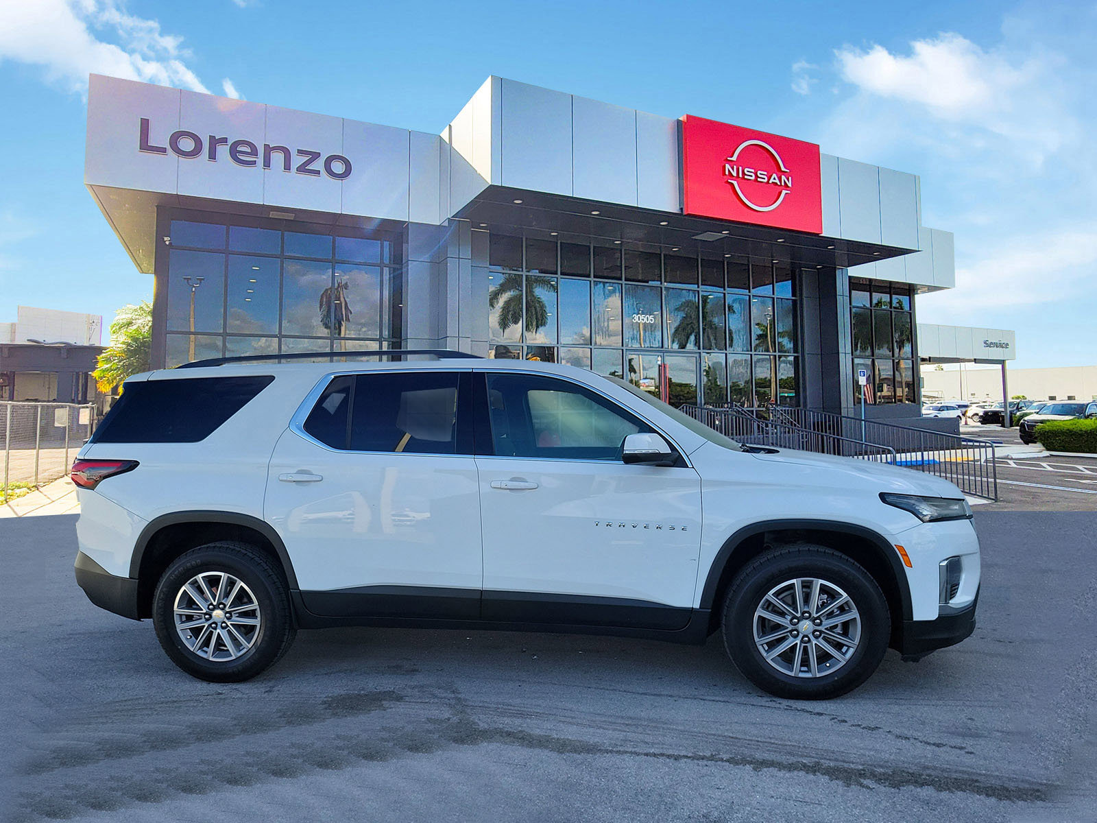 Used 2023 Chevrolet Traverse LT image 4