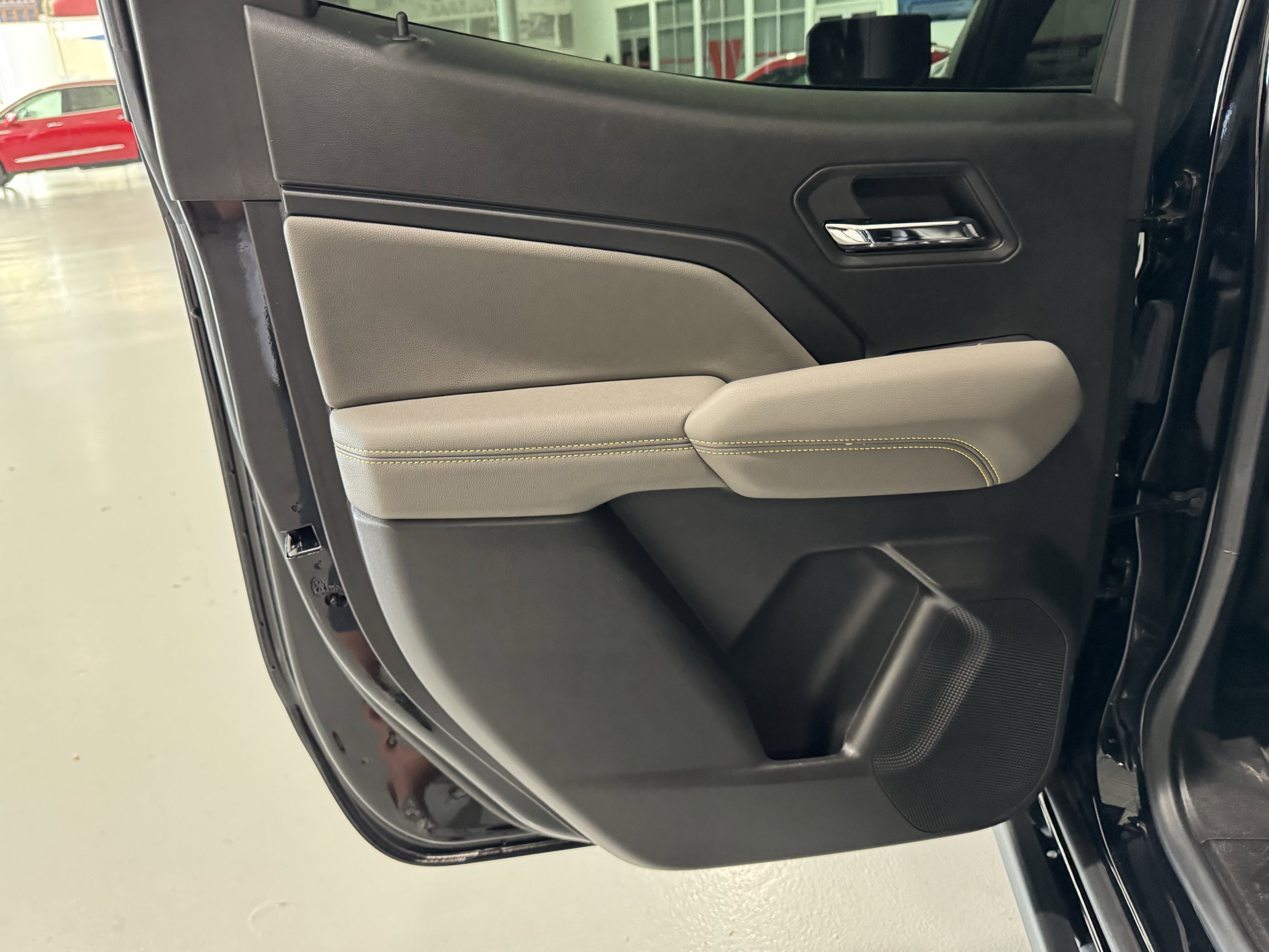 Used 2024 Chevrolet Colorado ZR2 w/ Technology Package image 31