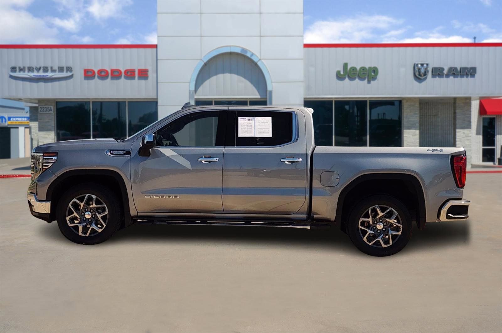 Used 2023 GMC Sierra 1500 SLT image 3