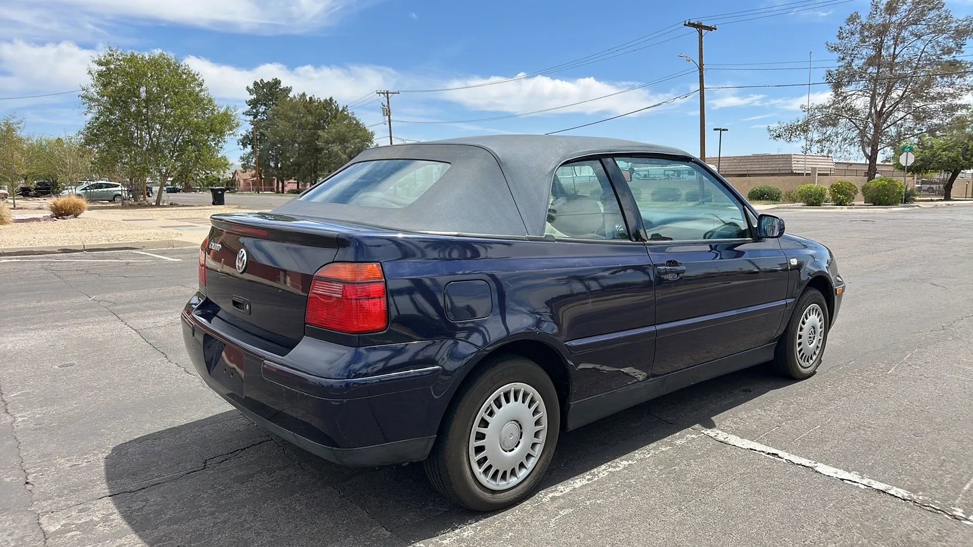 Used 2002 Volkswagen Cabrio GLS image 11