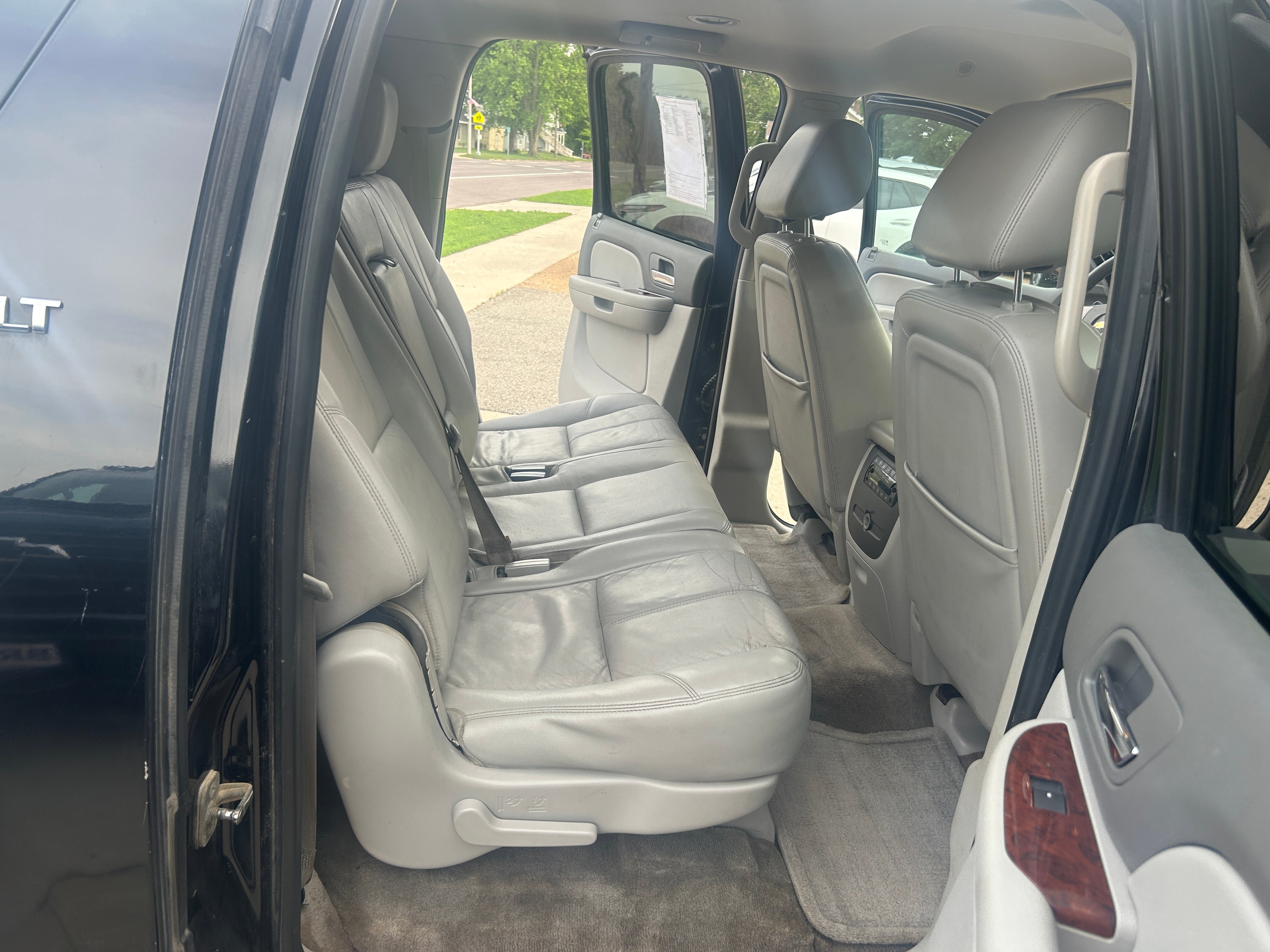 Used 2012 Chevrolet Suburban LT w/ Luxury Package AWD/4WD image 33