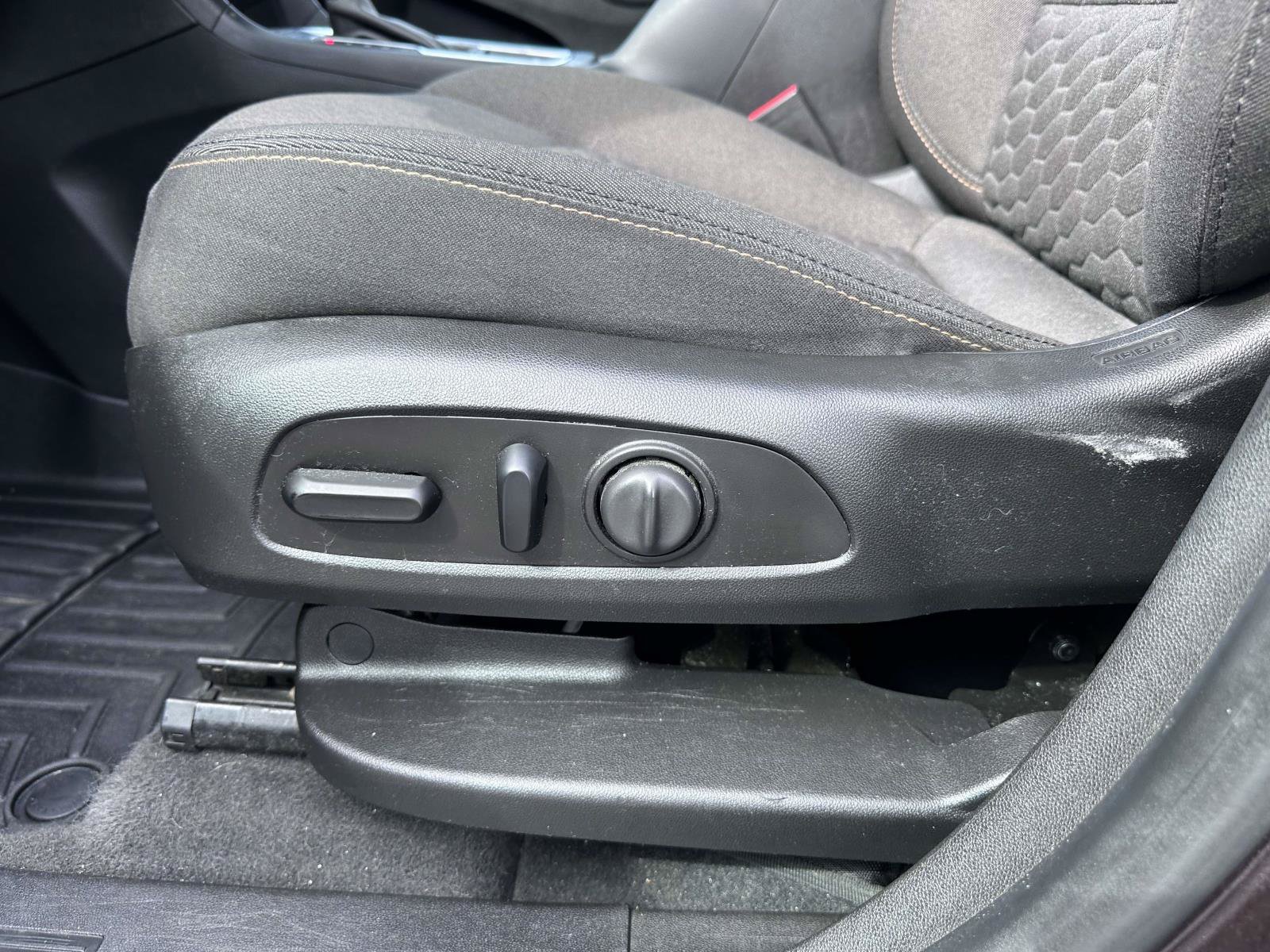 Used 2020 Chevrolet Equinox LT FWD image 11