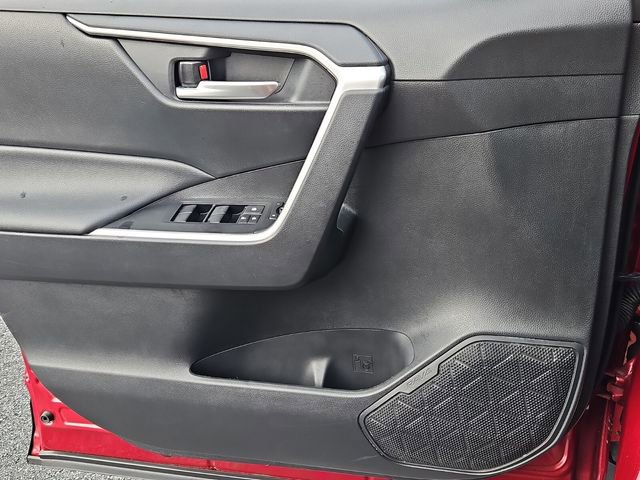 Used 2021 Toyota RAV4 XLE w/ Convenience Package image 24