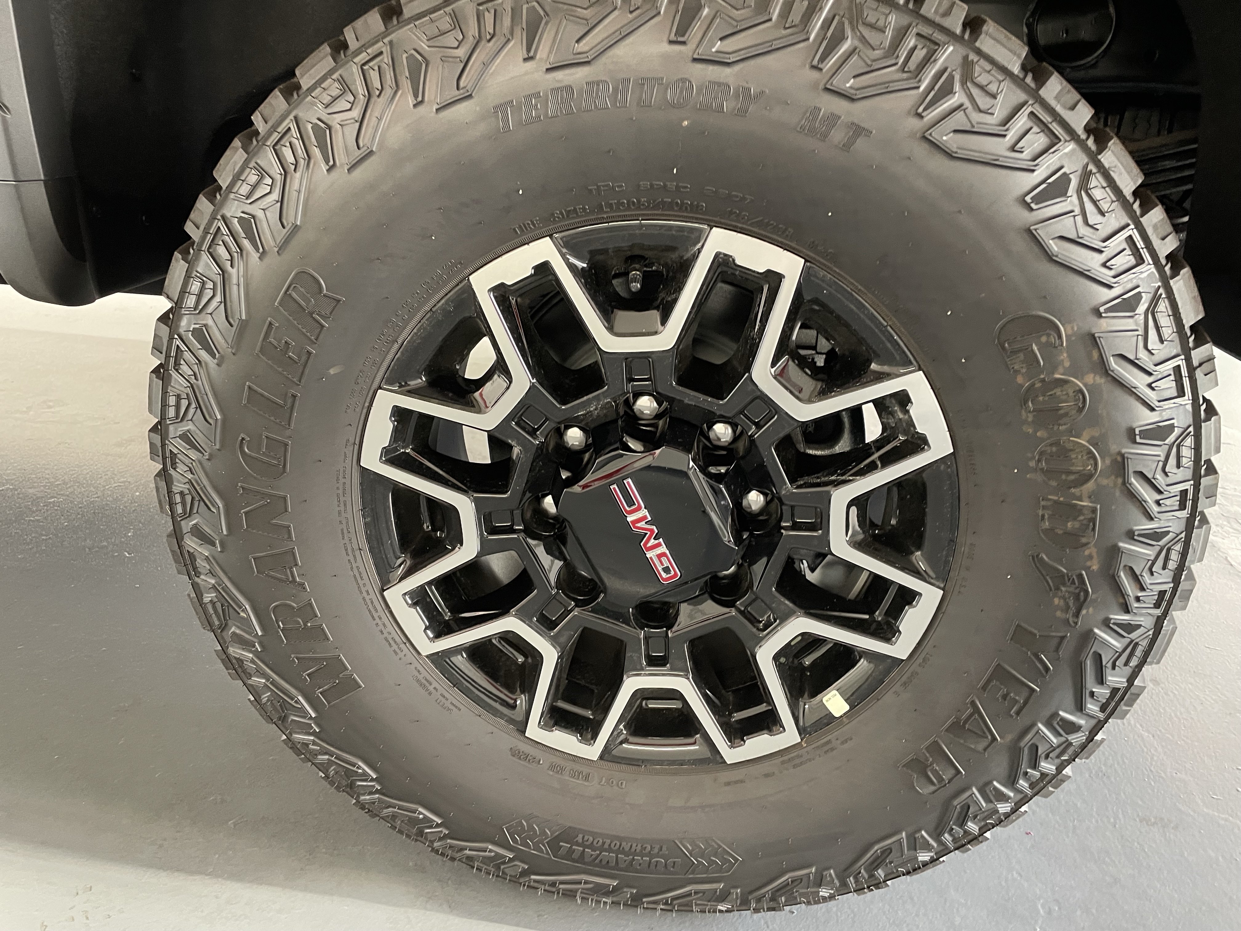 New 2026 GMC Sierra 2500 AT4X w/ LPO, Black Badging Package AWD/4WD image 7