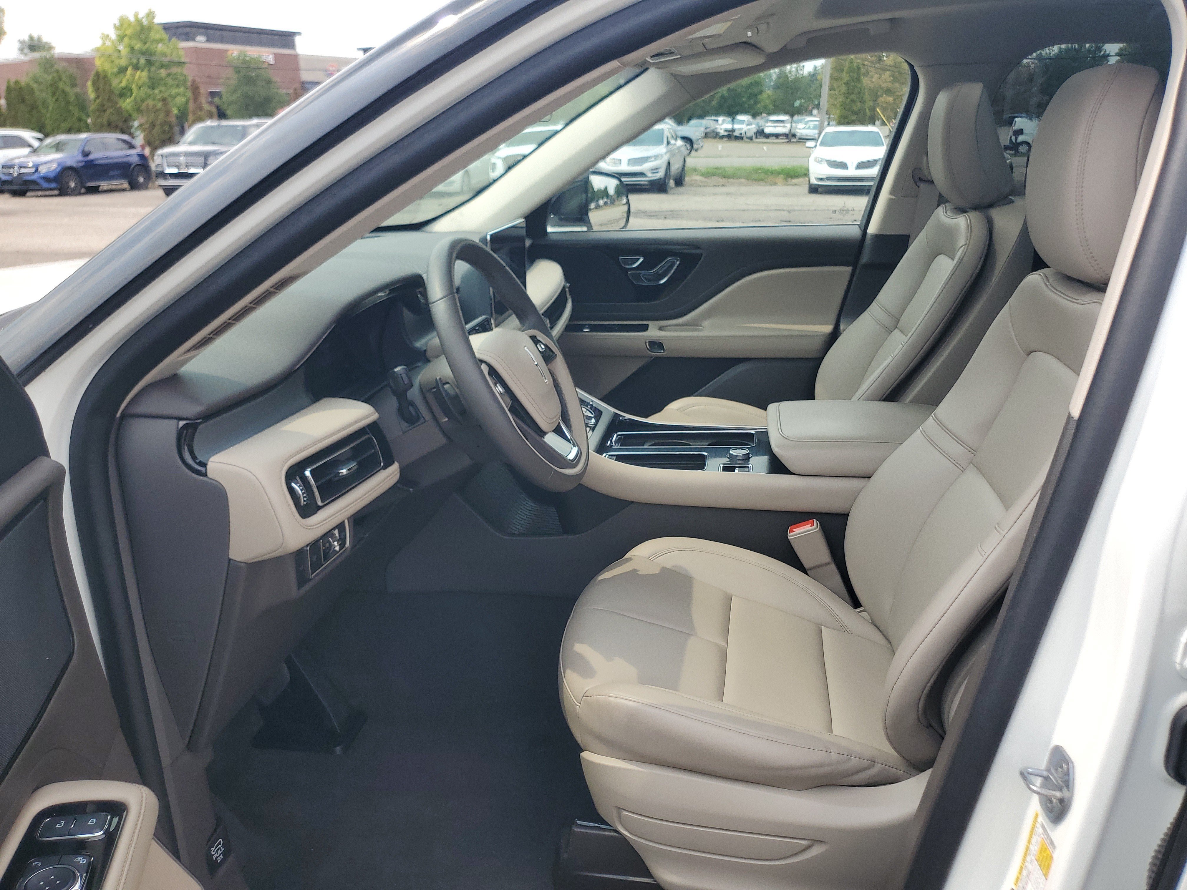 Certified 2024 Lincoln Aviator AWD w/ Premium Package image 12