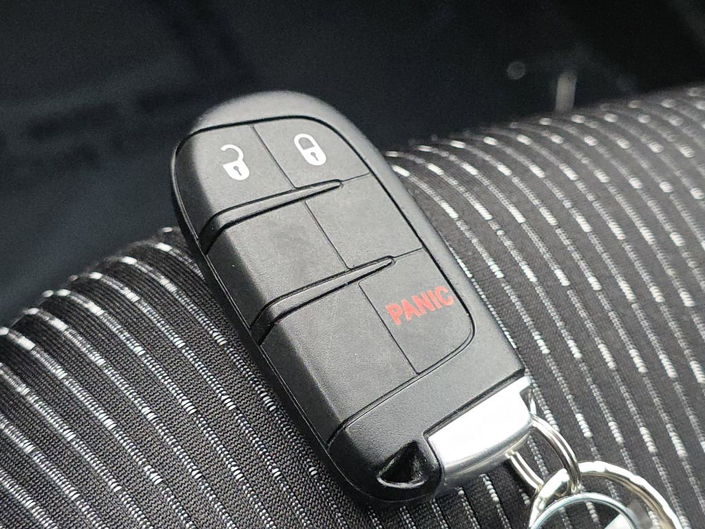 Used 2016 Dodge Journey SXT w/ Comfort/Convenience Group image 30