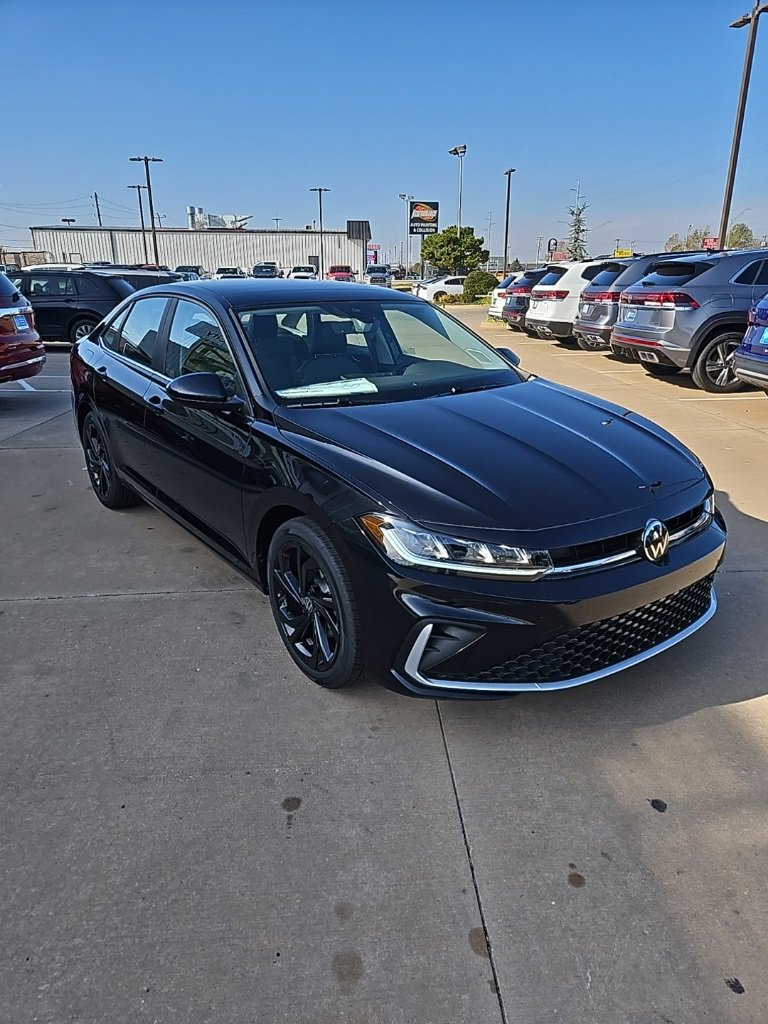 New 2026 Volkswagen Jetta SE image 3