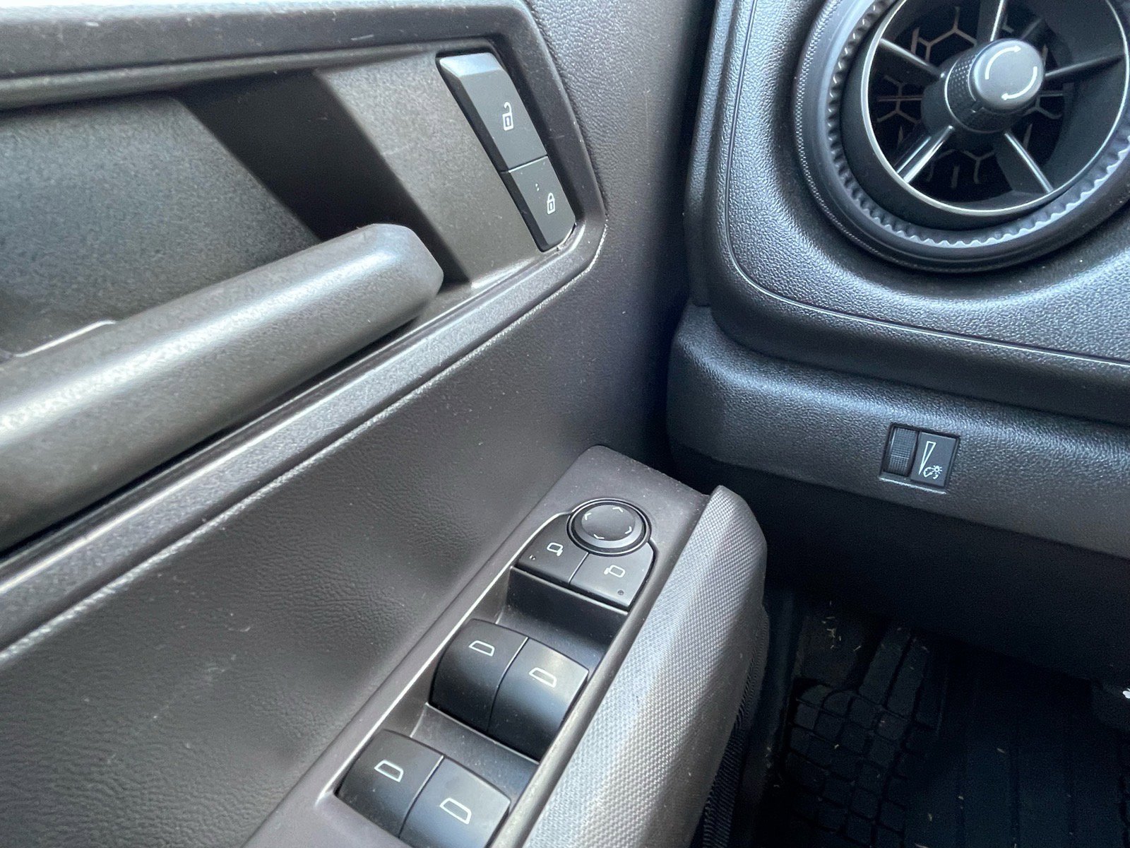 Used 2023 Chevrolet Colorado W/T image 19