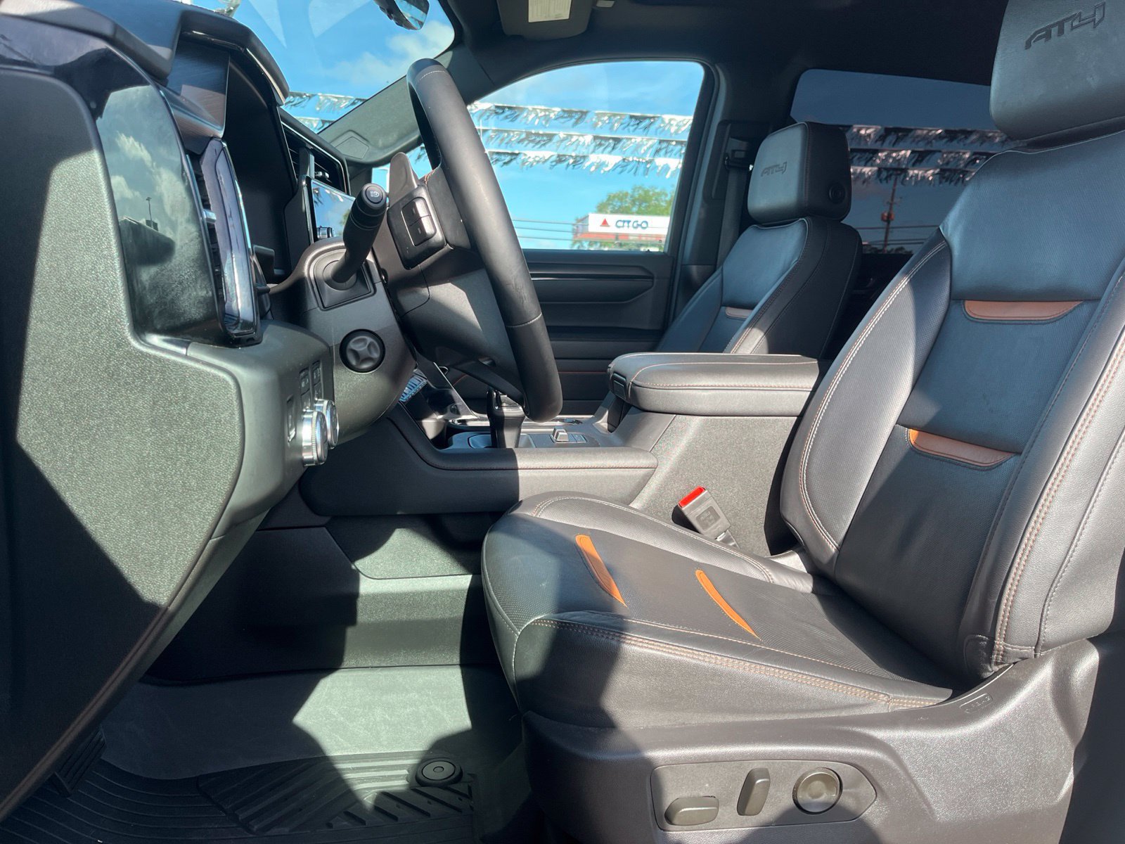 Used 2024 GMC Sierra 1500 AT4 w/ Technology Package AWD/4WD image 8