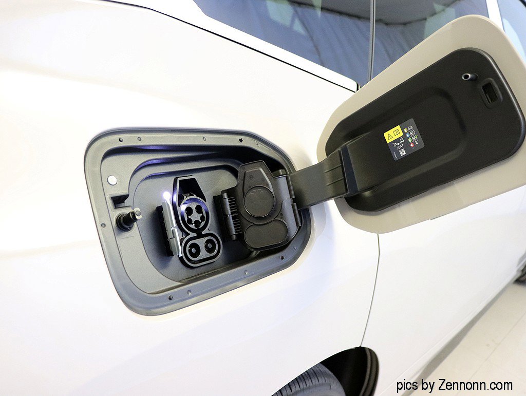 New 2026 BMW iX xDrive45 w/ M Sport Package image 10