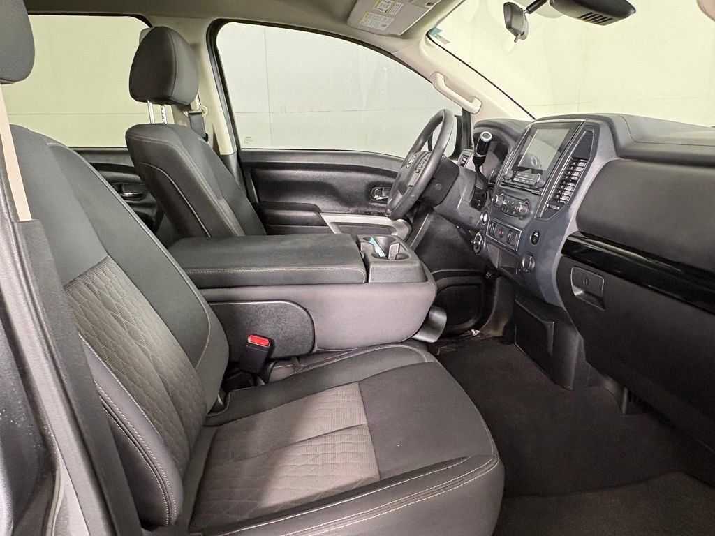 Used 2024 Nissan Titan SV AWD/4WD image 17