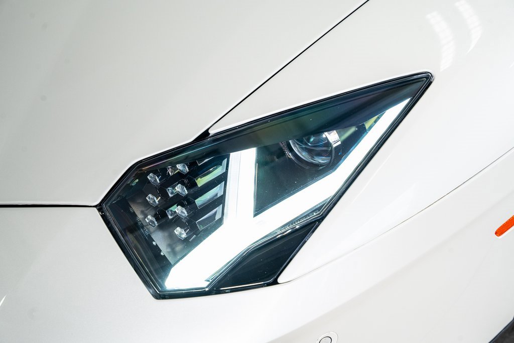 Used 2017 Lamborghini Aventador S image 13