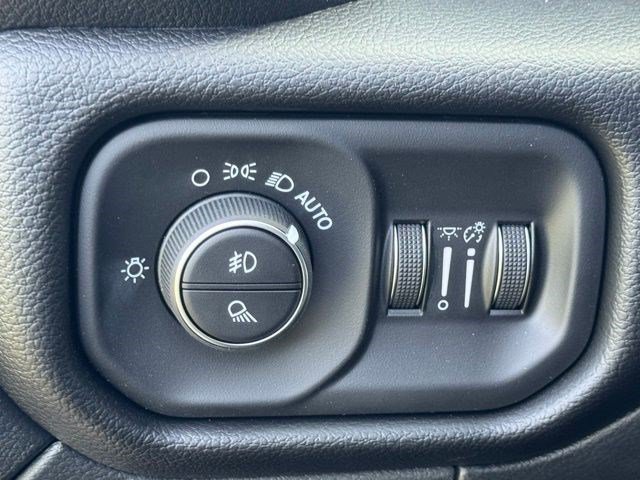 New 2026 RAM 2500 Laramie AWD/4WD image 13