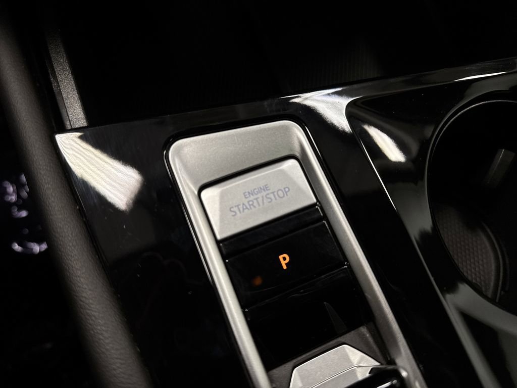 Used 2024 Volkswagen Atlas SEL Premium R-Line image 23