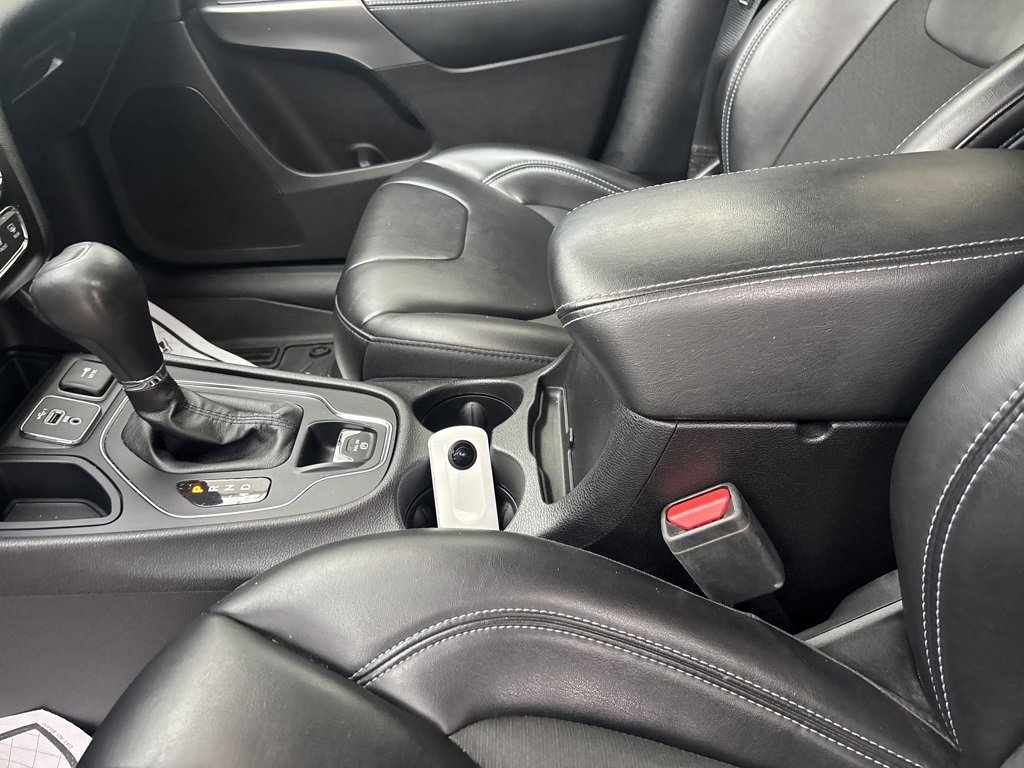 Used 2020 Jeep Cherokee Latitude Plus w/ Cold Weather Group image 21