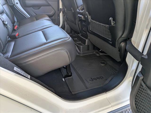 Used 2026 Jeep Wrangler Unlimited Sahara AWD/4WD image 17