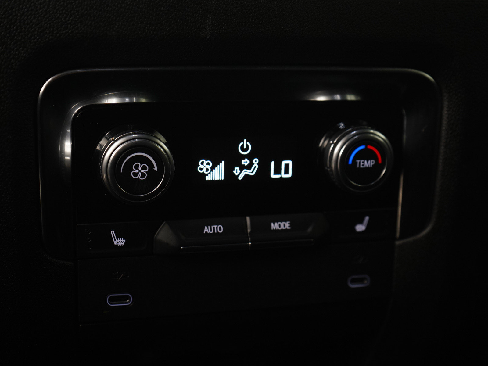 Used 2025 GMC Yukon XL Denali AWD/4WD image 22