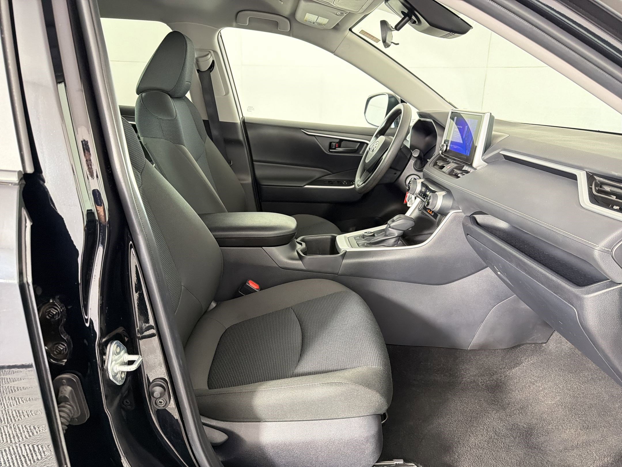 Used 2025 Toyota RAV4 LE image 28