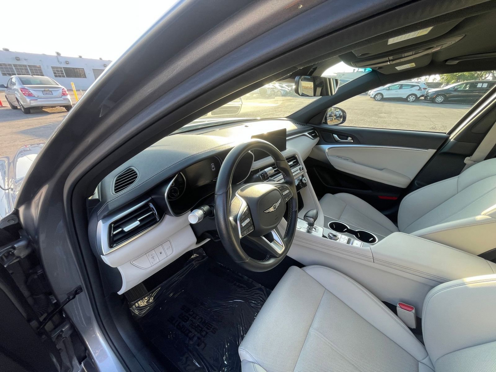 Used 2025 Genesis G70 2.5T image 36