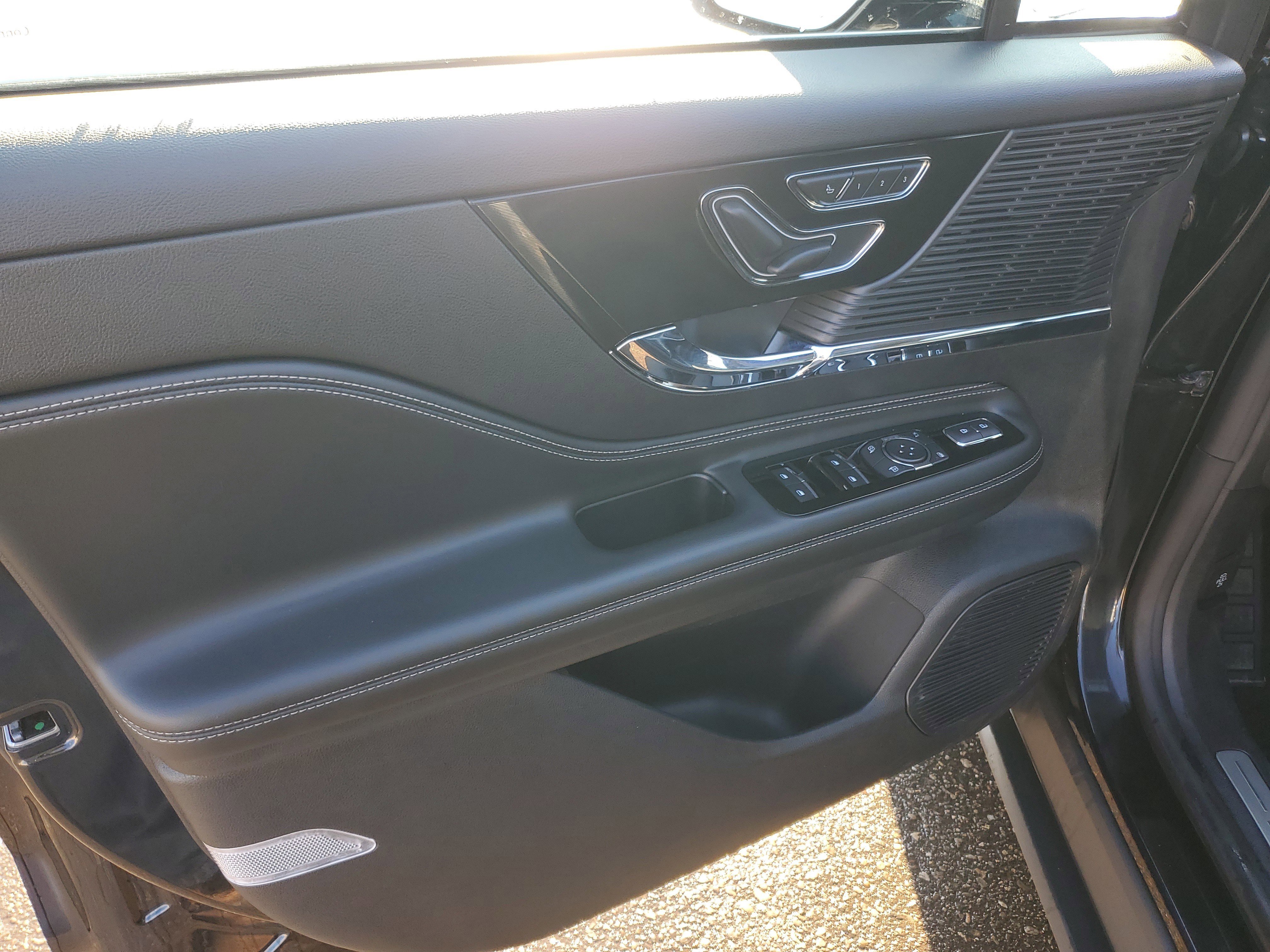 Certified 2022 Lincoln Corsair Reserve w/ Equipment Group 201A image 10