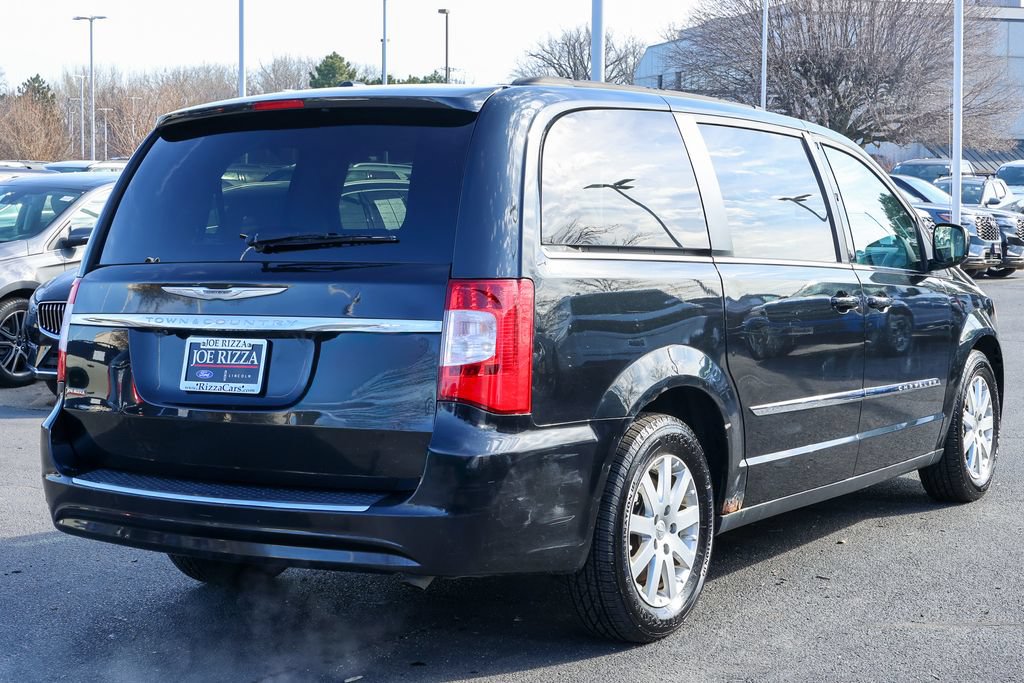 Used 2014 Chrysler Town & Country Touring FWD image 21