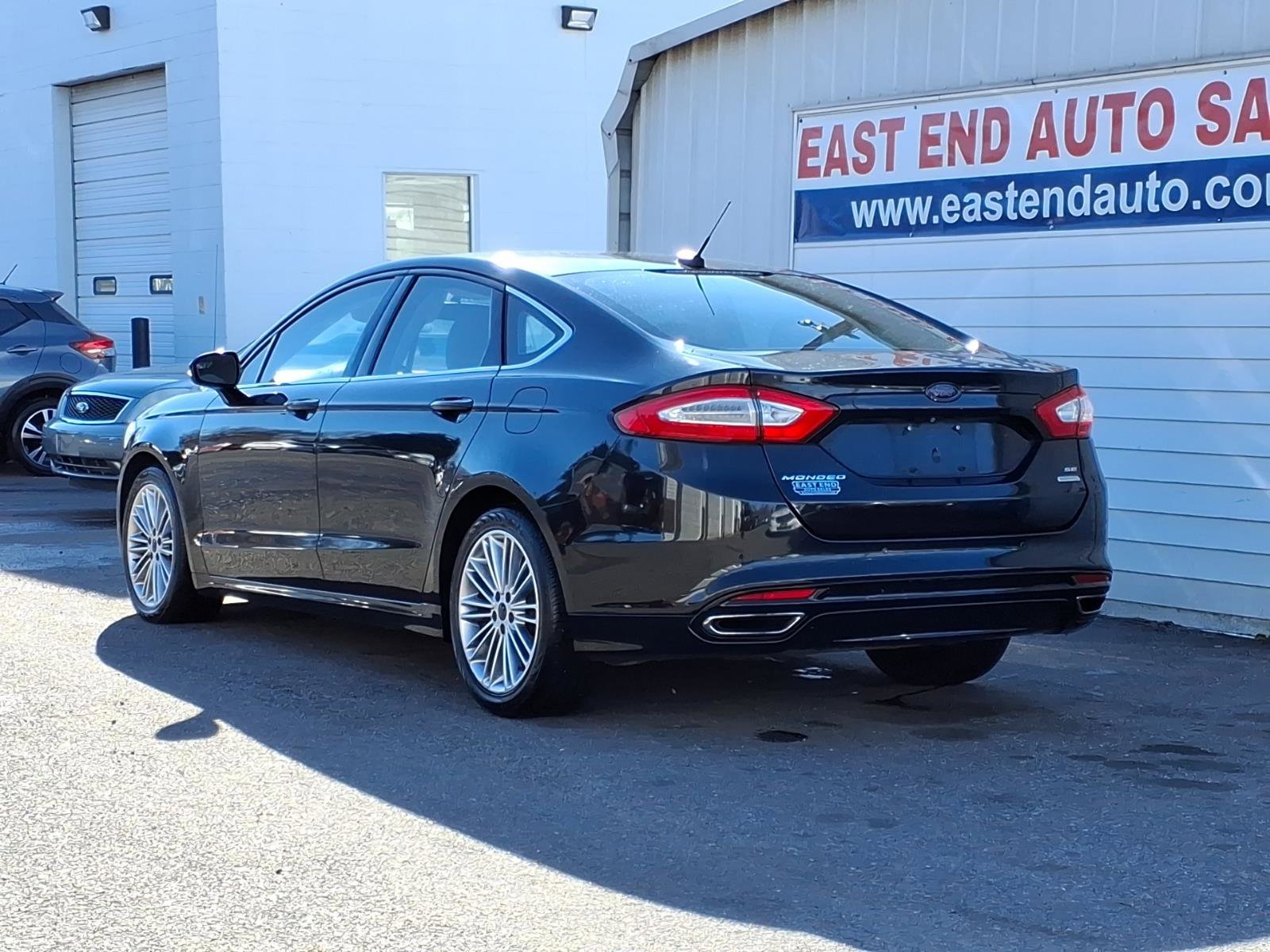 Used 2015 Ford Fusion SE w/ Equipment Group 202A image 3