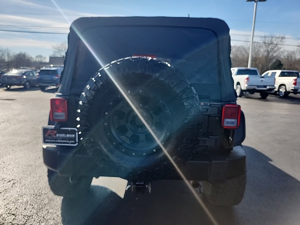 Used 2015 Jeep Wrangler Unlimited Sahara image 4