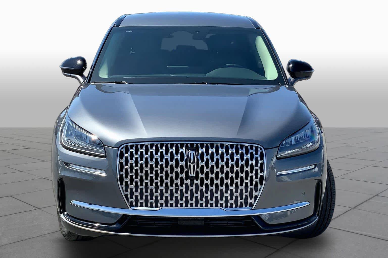 Used 2025 Lincoln Corsair AWD w/ Equipment Group 101A image 4