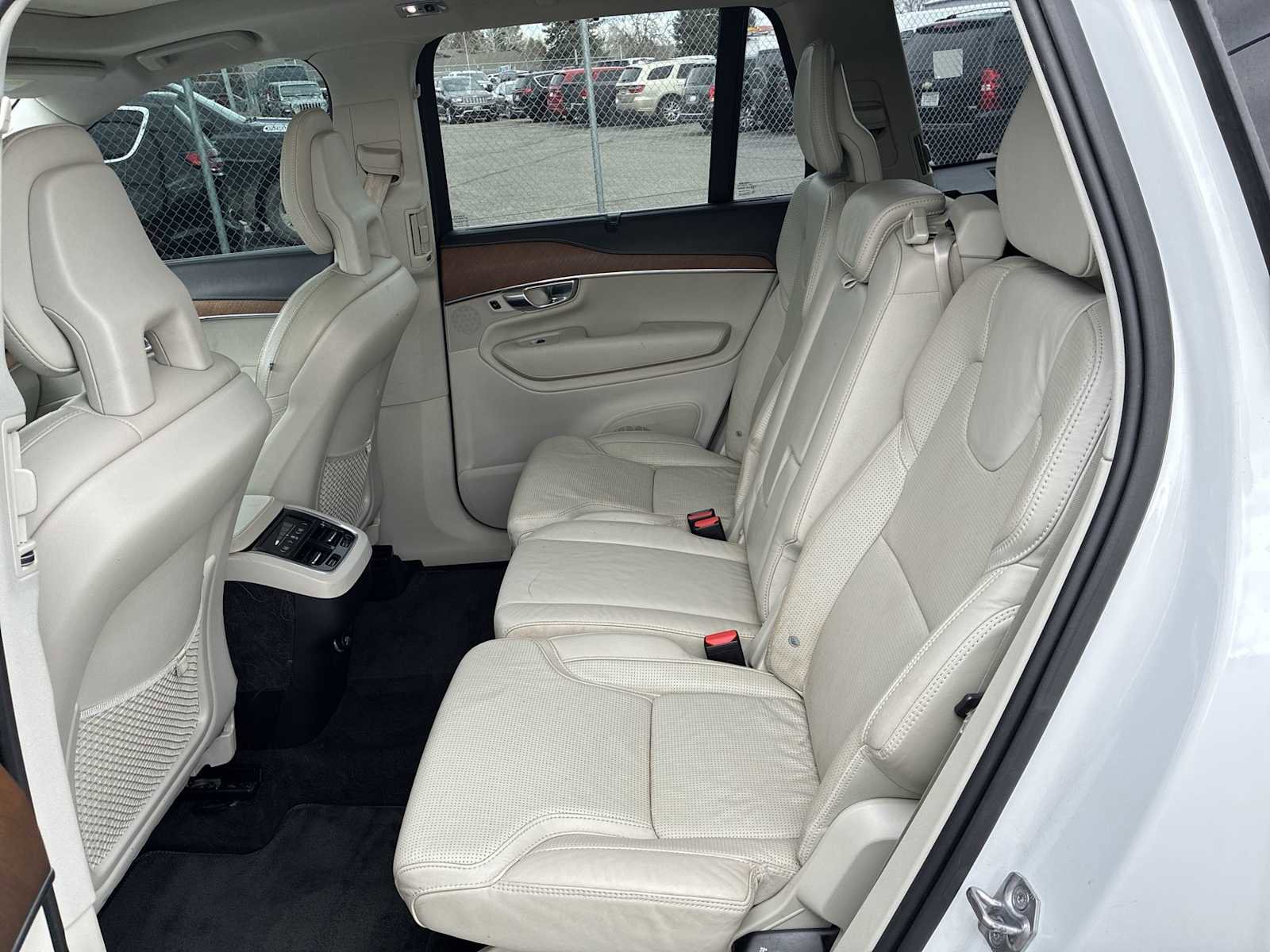 Used 2017 Volvo XC90 T6 Inscription w/ Vision Package image 28