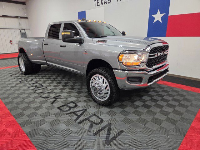 Used 2024 RAM 3500 Tradesman w/ Chrome Appearance Group image 18