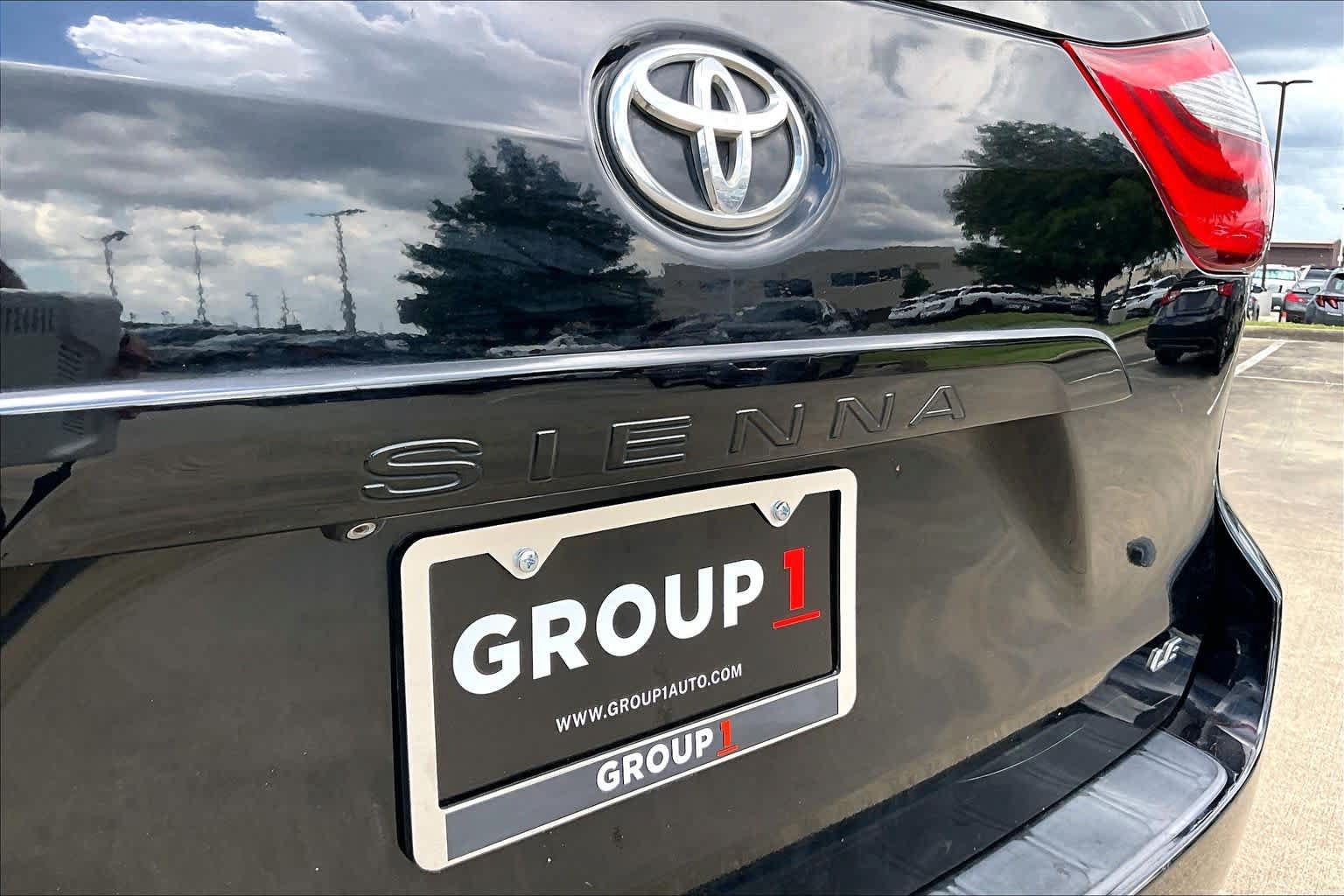 Used 2015 Toyota Sienna LE FWD image 30