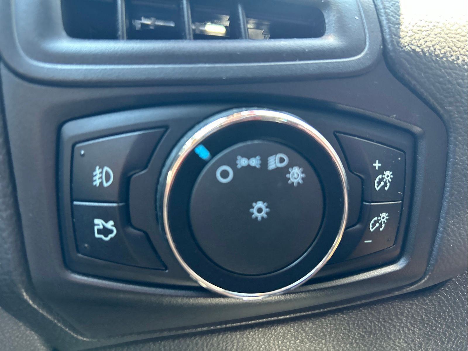 Used 2014 Ford Focus SE w/ Equipment Group 201A FWD image 25
