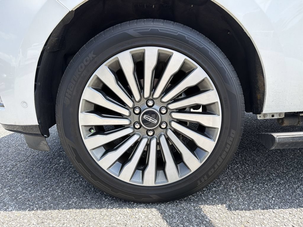 Used 2021 Lincoln Navigator L Reserve w/ Luxury Package AWD/4WD image 11