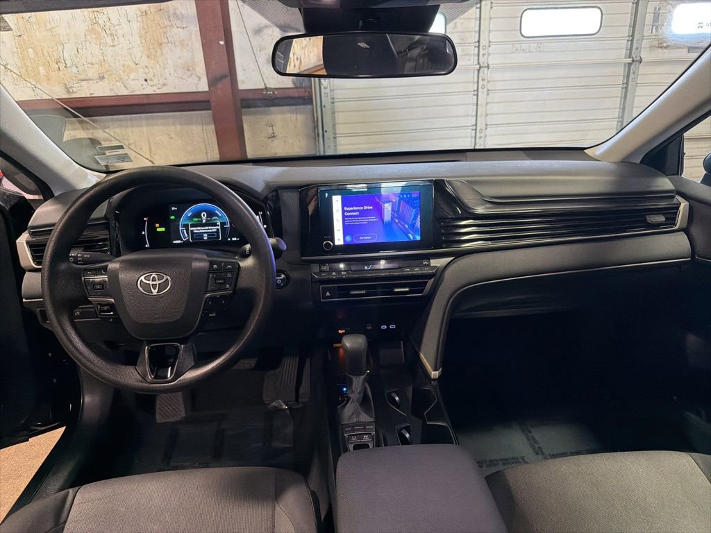 Used 2025 Toyota Camry LE image 18