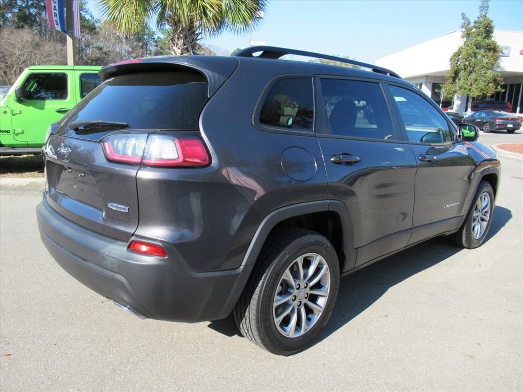 Used 2022 Jeep Cherokee Latitude Lux w/ Mopar Interior Package image 6