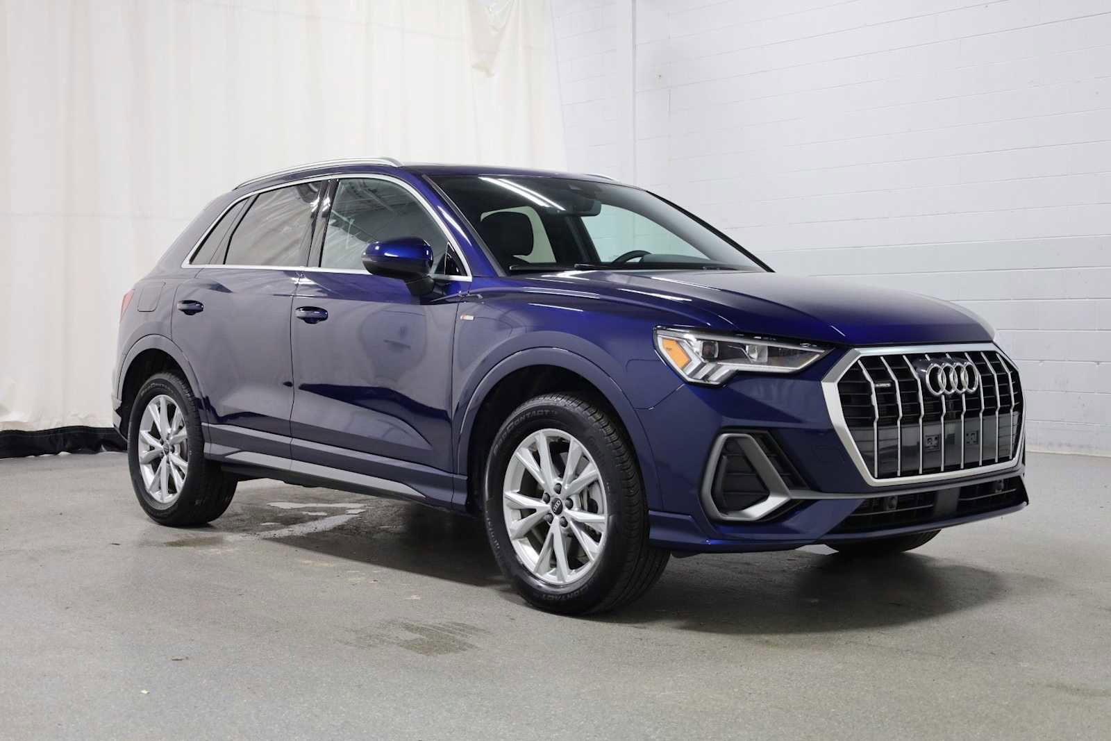 Certified 2025 Audi Q3 2.0T Premium w/ Convenience Package AWD/4WD image 13