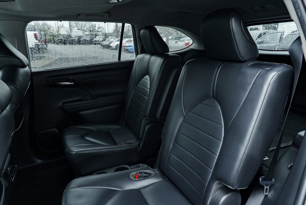 Used 2020 Toyota Highlander XLE image 22