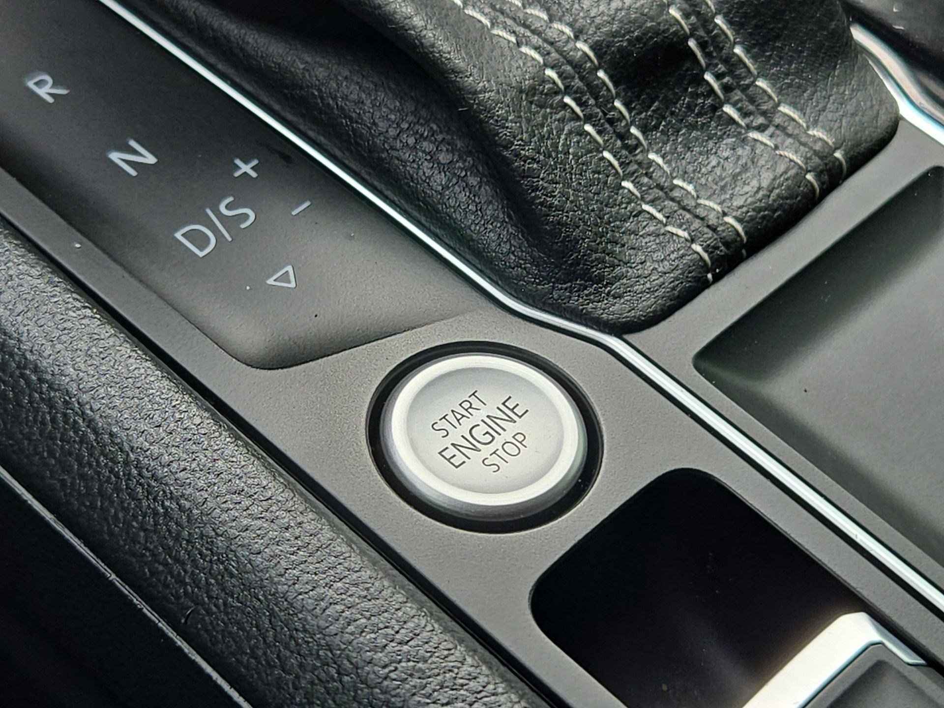 Used 2022 Volkswagen Atlas SE FWD image 19