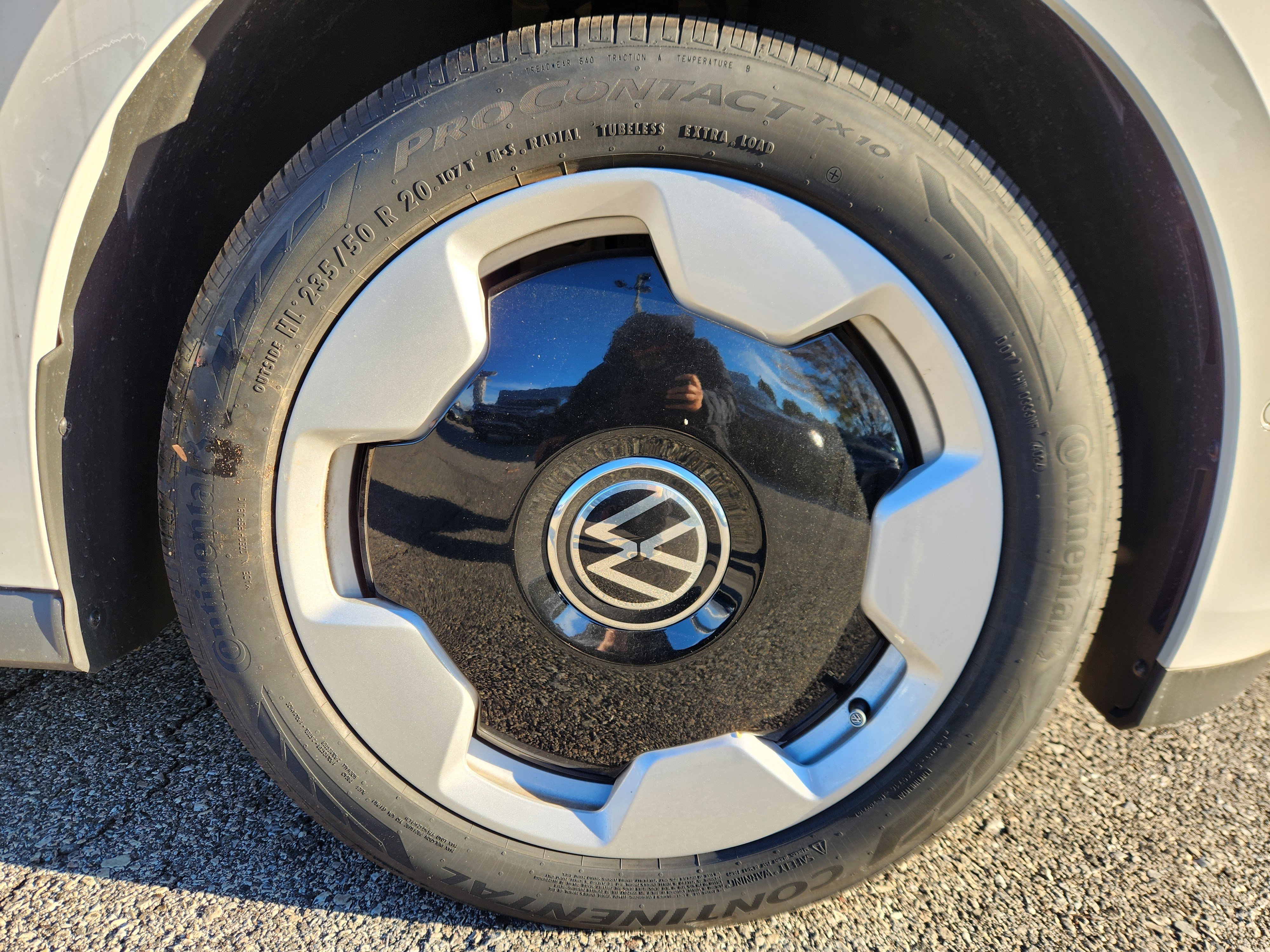 New 2025 Volkswagen ID. Buzz Pro S RWD image 14
