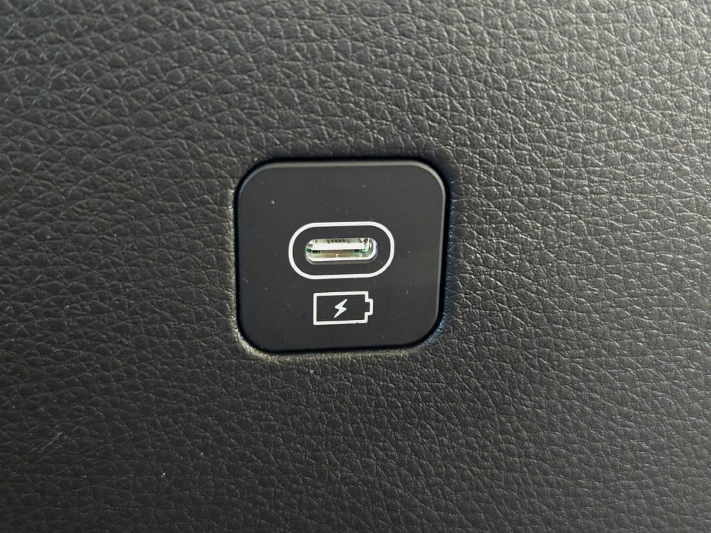 Used 2025 Kia Carnival EX FWD image 23
