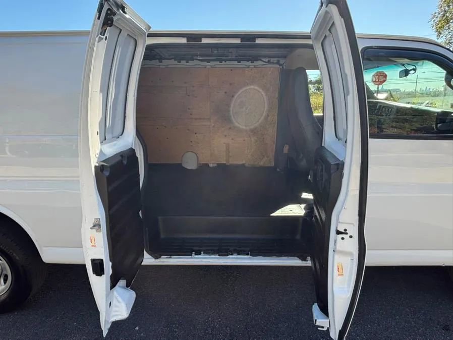 Used 2019 Chevrolet Express 2500 Extended image 22