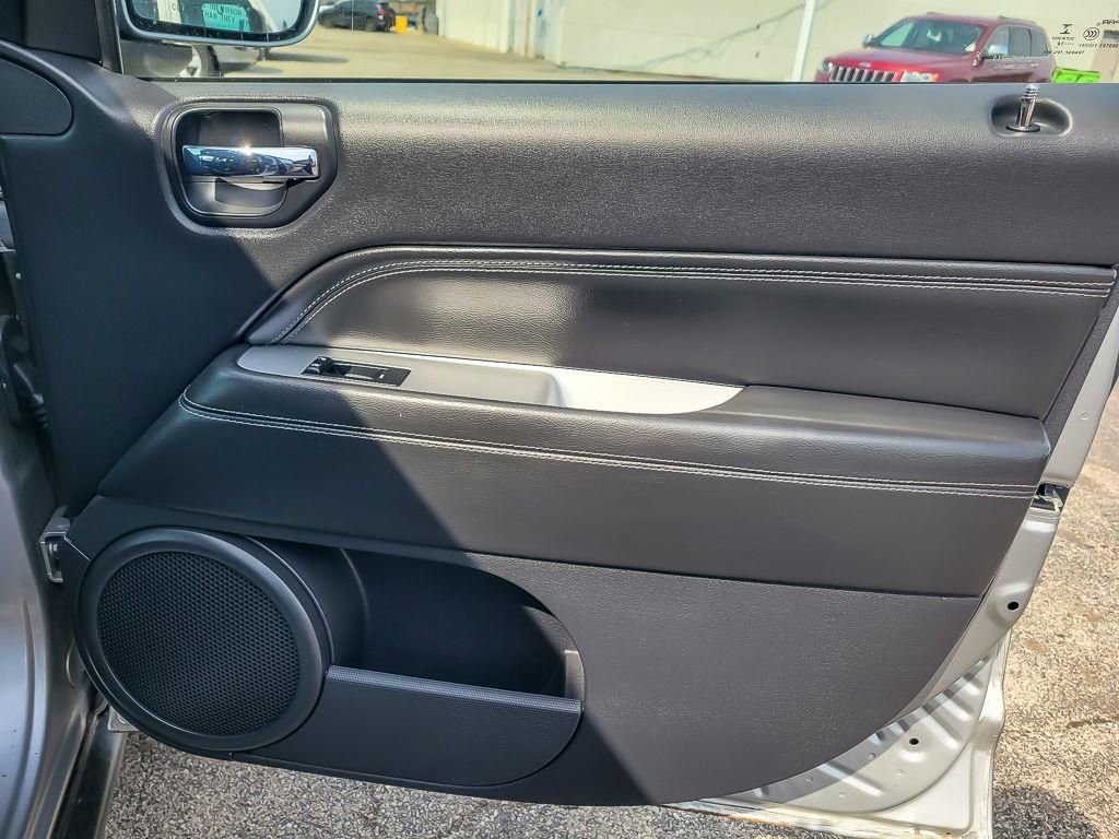 Used 2014 Jeep Compass Latitude image 20