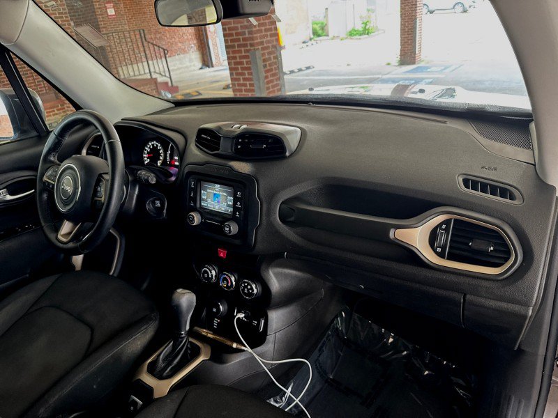 Used 2017 Jeep Renegade Latitude AWD/4WD image 21