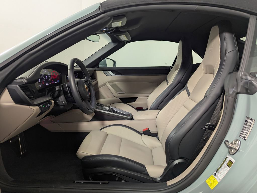 Used 2025 Porsche 911 Carrera image 4