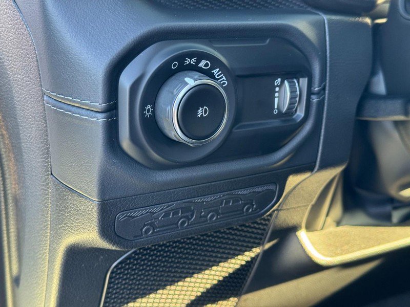Used 2025 Jeep Wrangler Unlimited Rubicon image 17