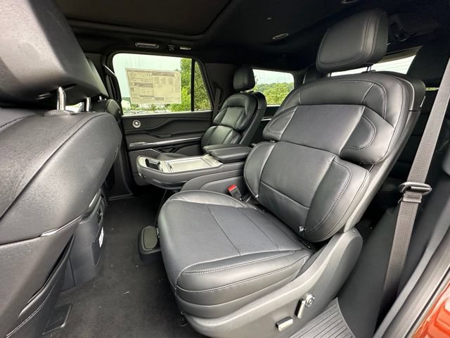 New 2027 Lincoln Navigator Reserve w/ Jet Appearance Package AWD/4WD image 18
