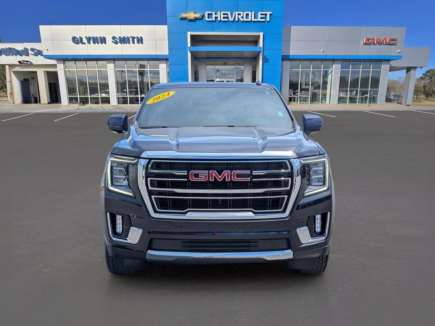 Used 2024 GMC Yukon SLT AWD/4WD image 2