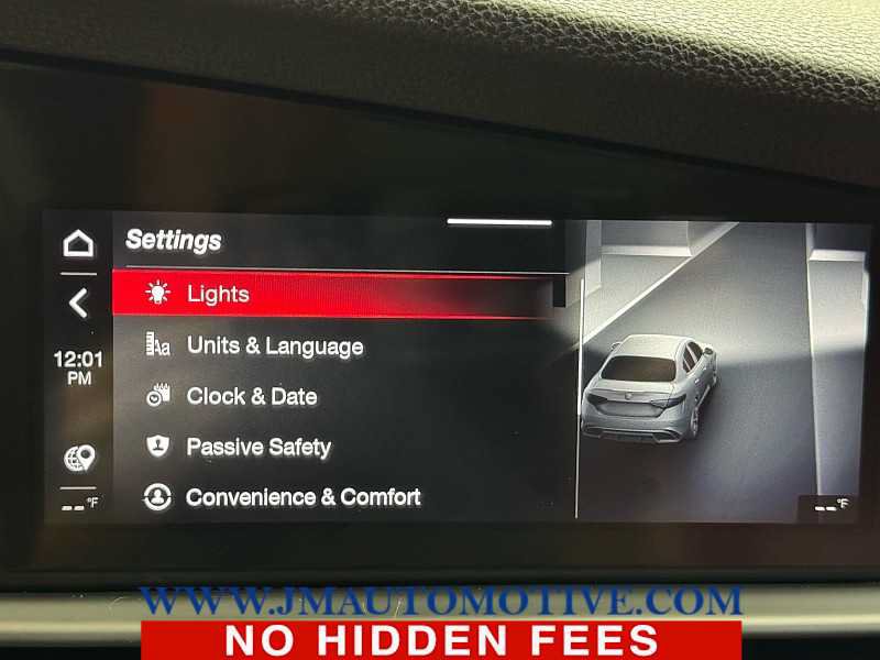 Used 2020 Alfa Romeo Giulia Ti w/ Active Blind Spot Package AWD/4WD image 31